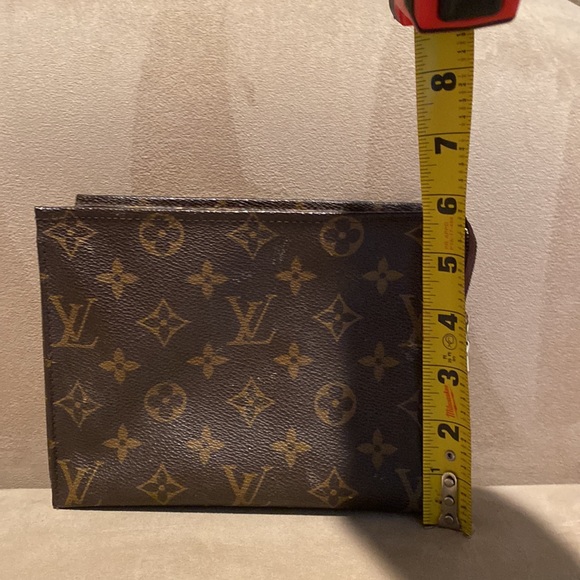 LV,  travel or make up case - Picture 8 of 10
